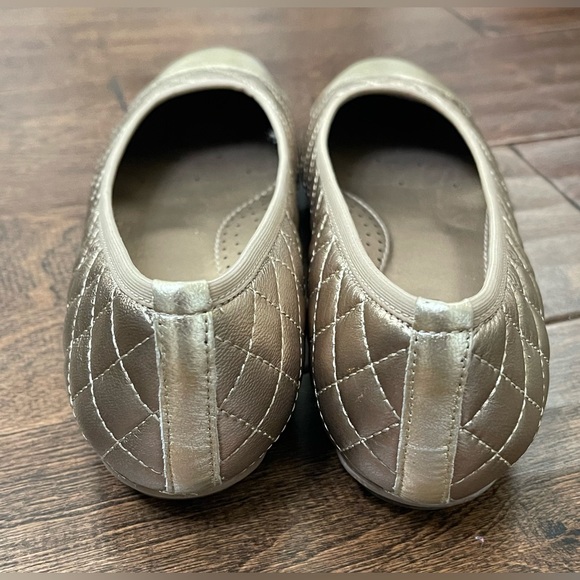 VANELi Bronze/Gold Serene Quilted Leather Flats Size 7 - Picture 3 of 10